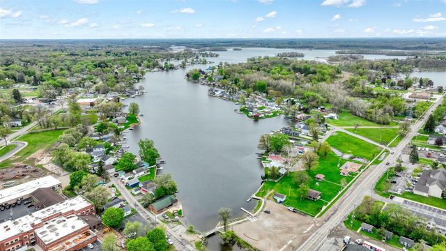 217 N Lakeside Drive, Michigan Center, MI 49254
