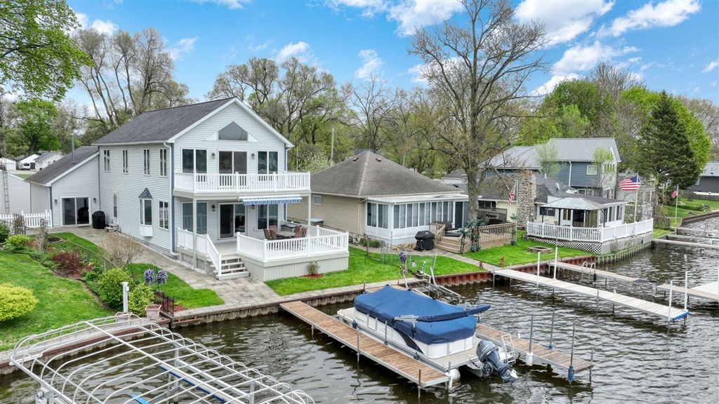 217 N Lakeside Drive, Michigan Center, MI 49254