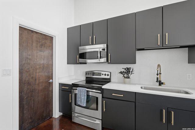 831 S Flores St Ste 3114, San Antonio, TX 78204