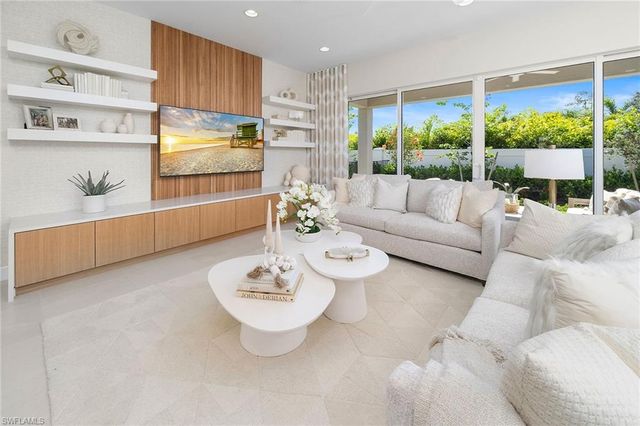 2738 Ridgecrest PL, Naples, FL 34112