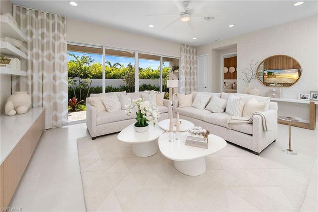 2738 Ridgecrest PL, Naples, FL 34112