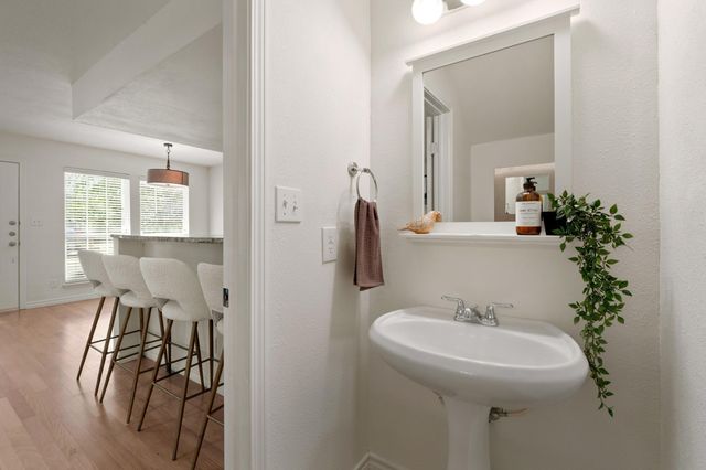1504 Allen RD B, Austin, TX 78746