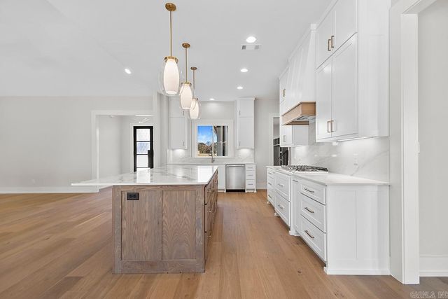 6143 Majestic Waters, Benton, AR 72019