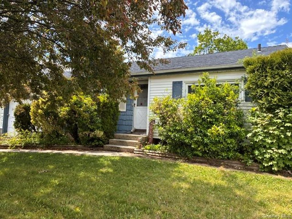 190 Hilltop Drive, Brentwood, NY 11717