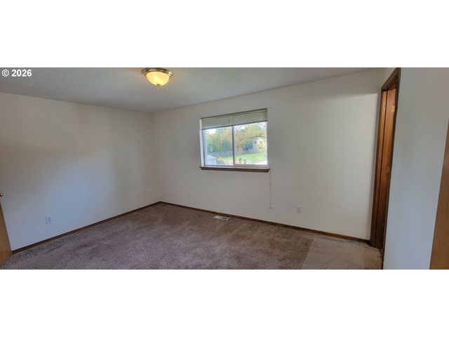 3857 Se 136TH Ave, Portland, OR 97236