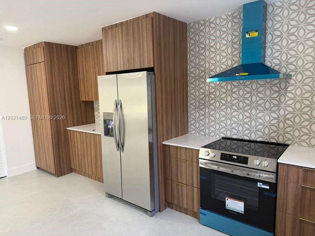 840 NW 67th St, Miami, FL 33150