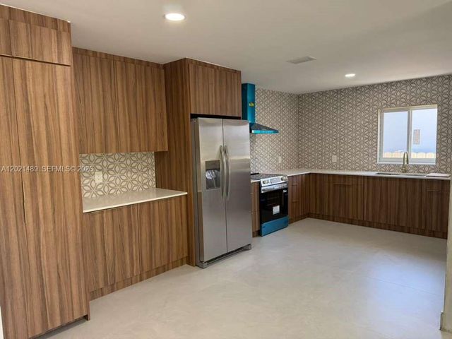 840 NW 67th St, Miami, FL 33150