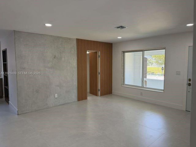 840 NW 67th St, Miami, FL 33150