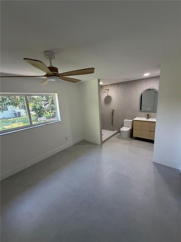 840 NW 67th St, Miami, FL 33150