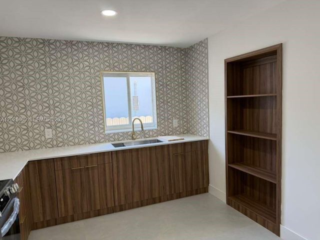 840 NW 67th St, Miami, FL 33150