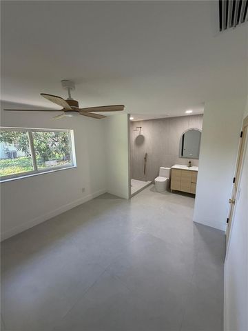 840 NW 67th St, Miami, FL 33150