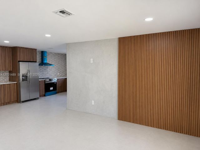 840 NW 67th St, Miami, FL 33150