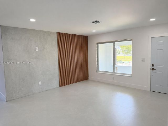 840 NW 67th St, Miami, FL 33150