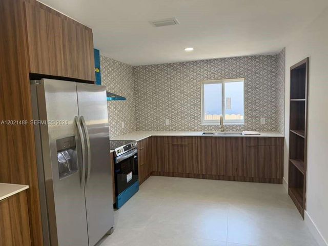840 NW 67th St, Miami, FL 33150