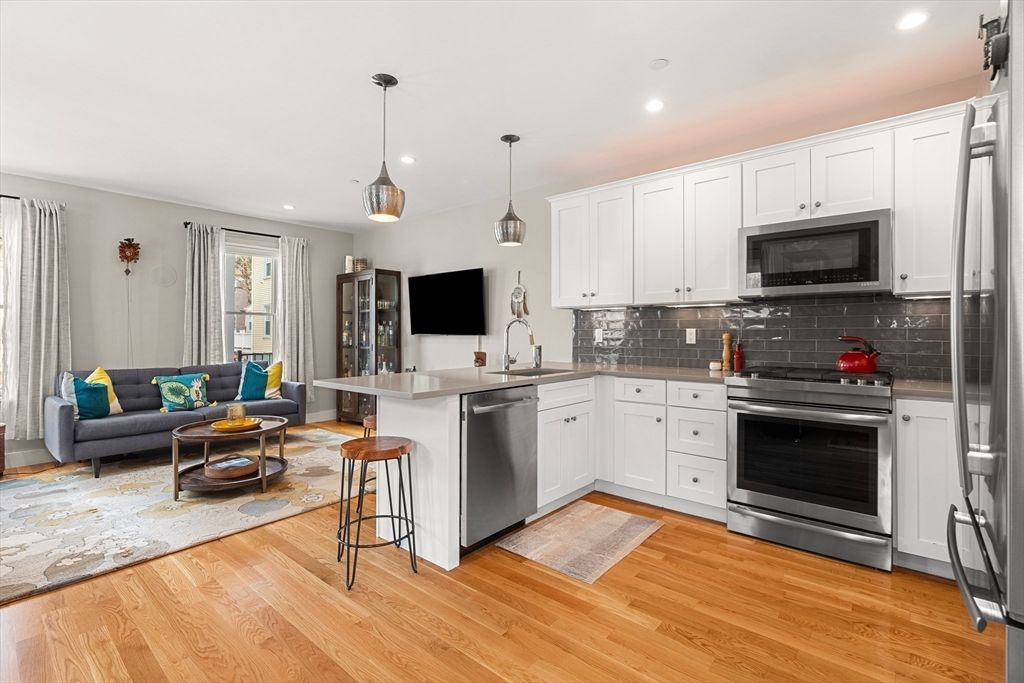 178 Thornton St 1, Boston, MA 02119
