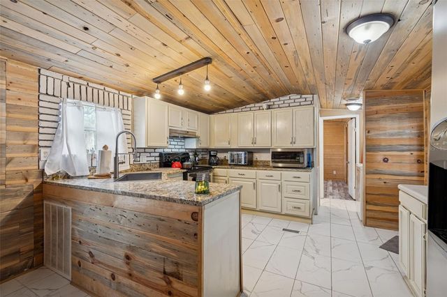 6411 HOLLOMAN CREEK COURT, Plant City, FL 33565