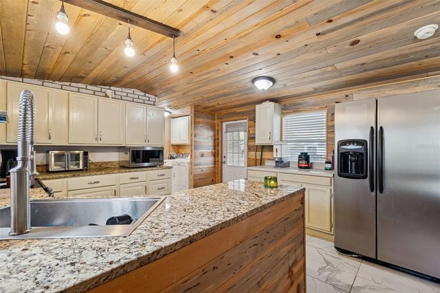 6411 HOLLOMAN CREEK COURT, Plant City, FL 33565