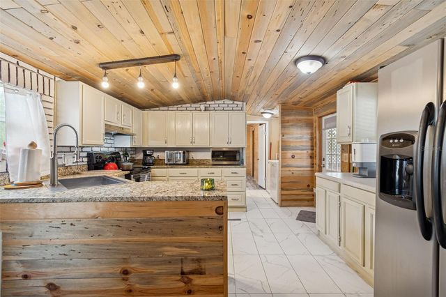 6411 HOLLOMAN CREEK COURT, Plant City, FL 33565