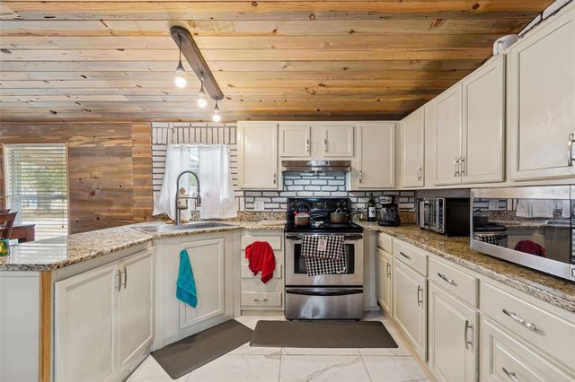 6411 HOLLOMAN CREEK COURT, Plant City, FL 33565