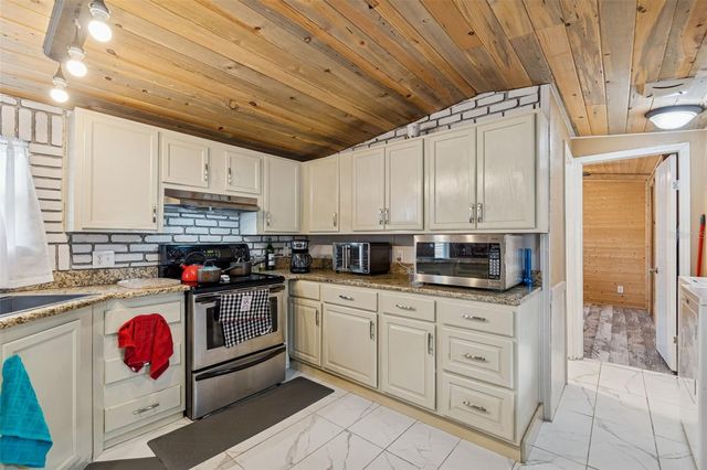 6411 HOLLOMAN CREEK COURT, Plant City, FL 33565