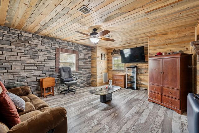 6411 HOLLOMAN CREEK COURT, Plant City, FL 33565