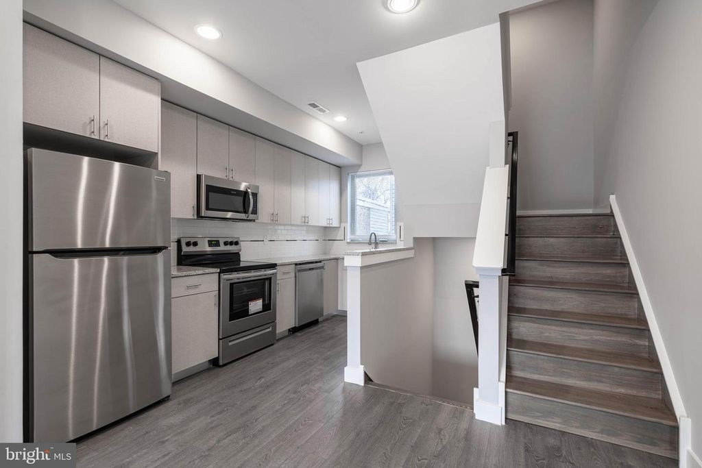 531 W BERKS ST, PHILADELPHIA, PA 19122 — photo 2