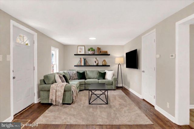 15 PEAR AVE, Manchester, PA 17345