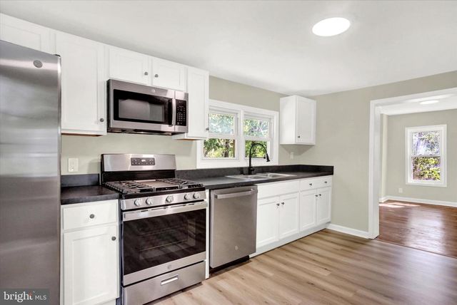 15 PEAR AVE, Manchester, PA 17345