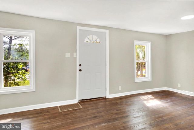 15 PEAR AVE, Manchester, PA 17345