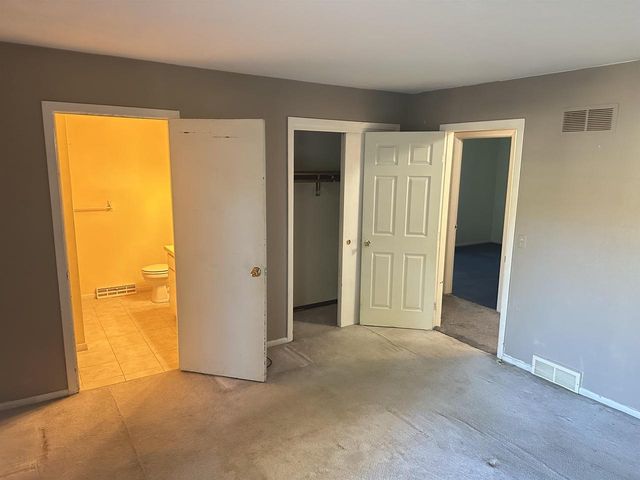 2127 S Pearl Street, Janesville, WI 53546