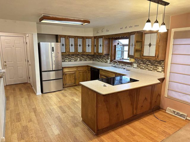 2127 S Pearl Street, Janesville, WI 53546