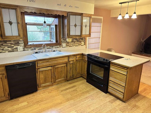 2127 S Pearl Street, Janesville, WI 53546