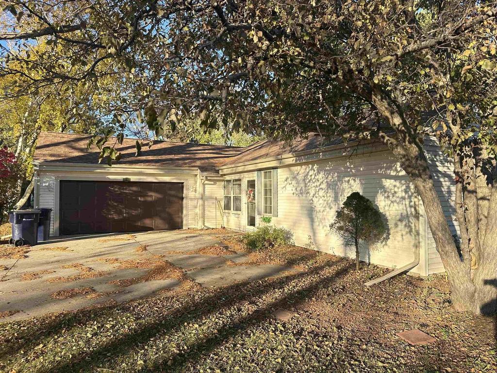 2127 S Pearl Street, Janesville, WI 53546