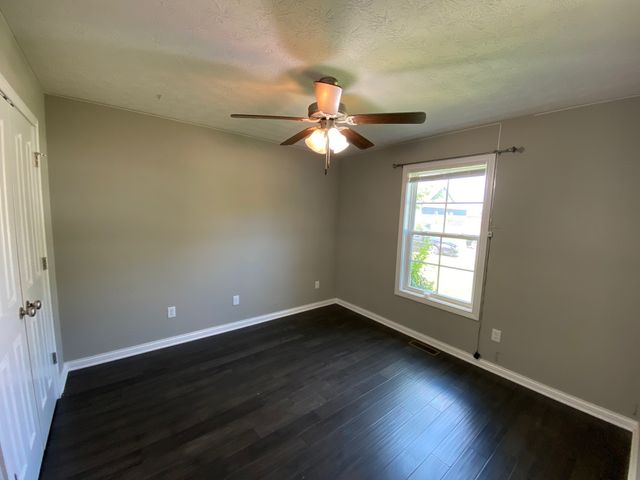 813 Pleasant Meadow Ln, Bowling Green, KY 42101