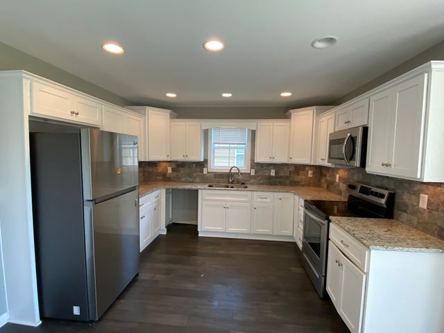 813 Pleasant Meadow Ln, Bowling Green, KY 42101