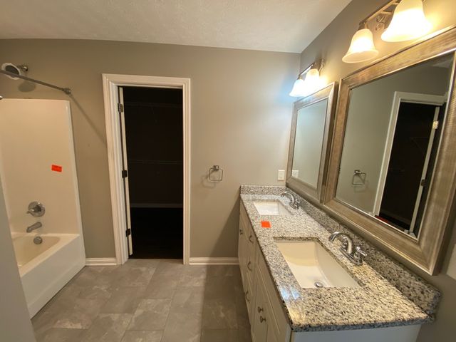 813 Pleasant Meadow Ln, Bowling Green, KY 42101