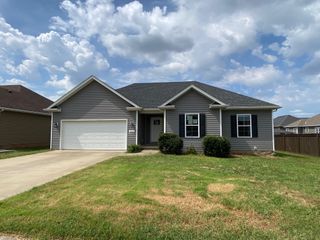 813 Pleasant Meadow Ln, Bowling Green, KY 42101