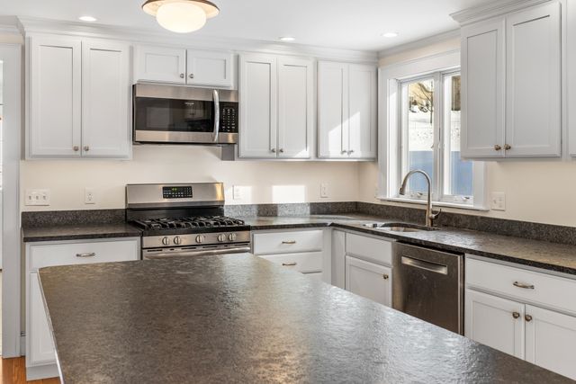 38 Ozzy Lane, Hartford, VT 05001