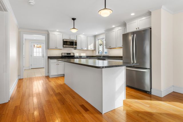 38 Ozzy Lane, Hartford, VT 05001