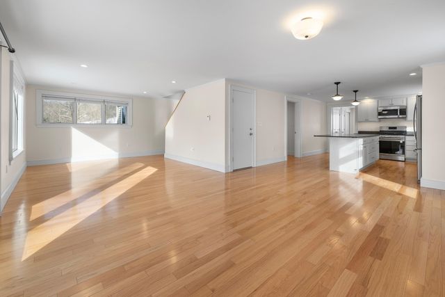 38 Ozzy Lane, Hartford, VT 05001