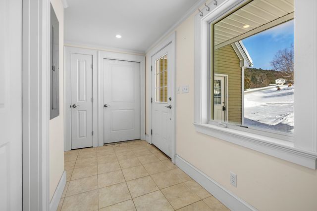 38 Ozzy Lane, Hartford, VT 05001