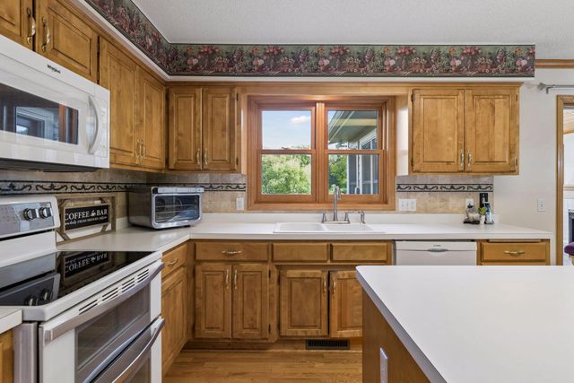 19015 31st Avenue N, Plymouth, MN 55447