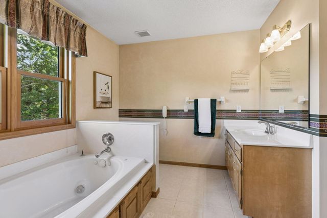 19015 31st Avenue N, Plymouth, MN 55447