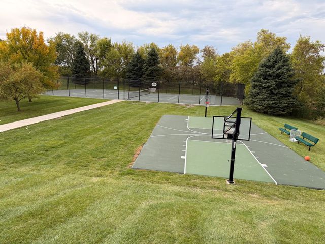 19015 31st Avenue N, Plymouth, MN 55447