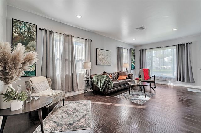 70 W Claremont St, Pasadena, CA 91103