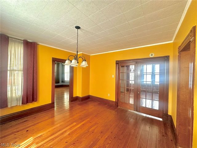 427 Columbia Avenue, Williamstown, WV 26187