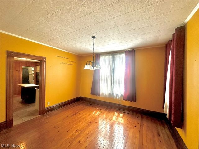 427 Columbia Avenue, Williamstown, WV 26187