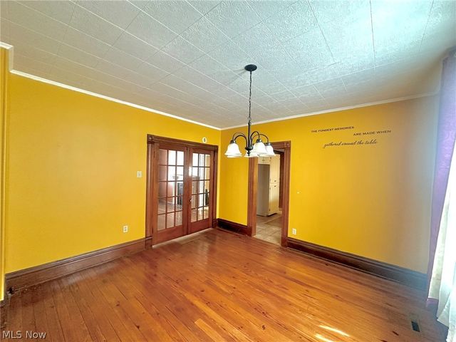 427 Columbia Avenue, Williamstown, WV 26187