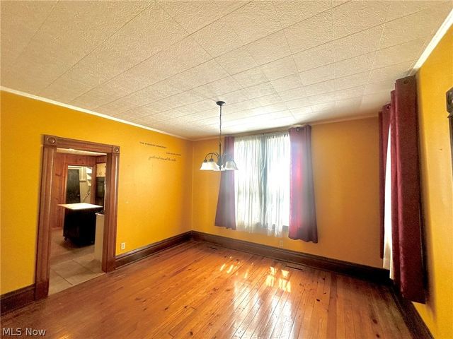 427 Columbia Avenue, Williamstown, WV 26187
