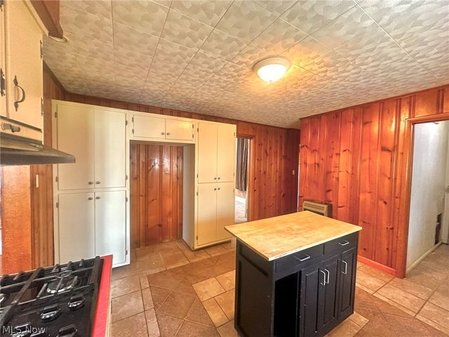 427 Columbia Avenue, Williamstown, WV 26187